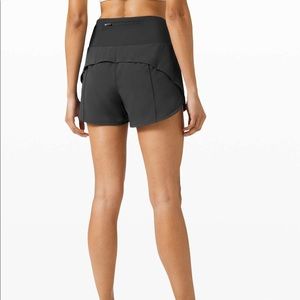 BLACK LULU LEMON SPEED UP SHORTS 4”